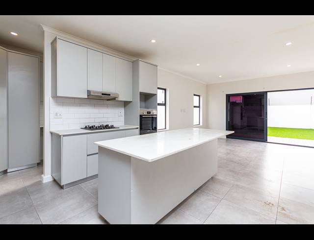 4 BEDROOM FREEHOLD FOR SALE IN SANDOWN